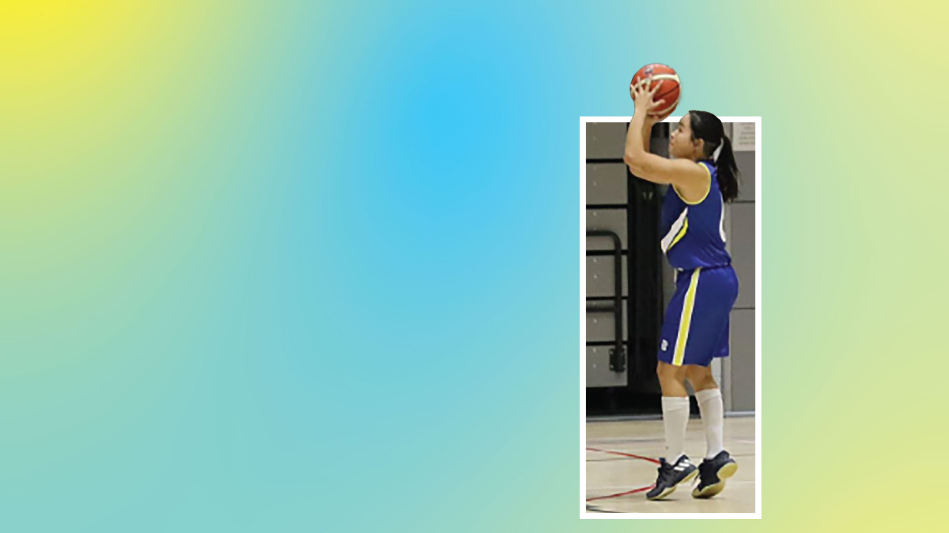 Maths and Economics student Claudia Maqueda Diaz playing basketball